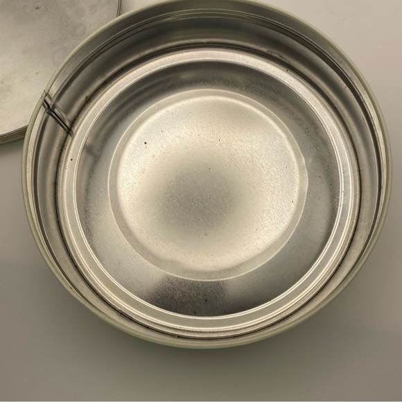 2/$20 | Vintage bunny rabbit tin - Picture 5 of 9